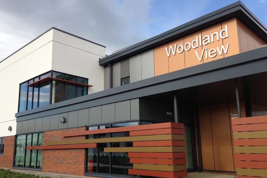 image of the main entrance to Woodland view hospital
