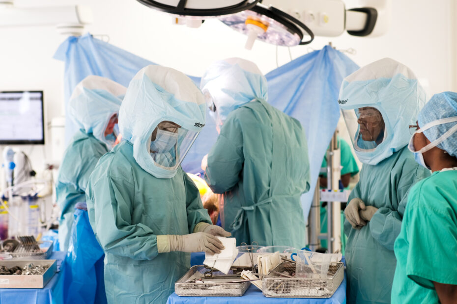 picture showing surgeons in theatre